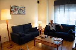Profesional de la clínica en consulta